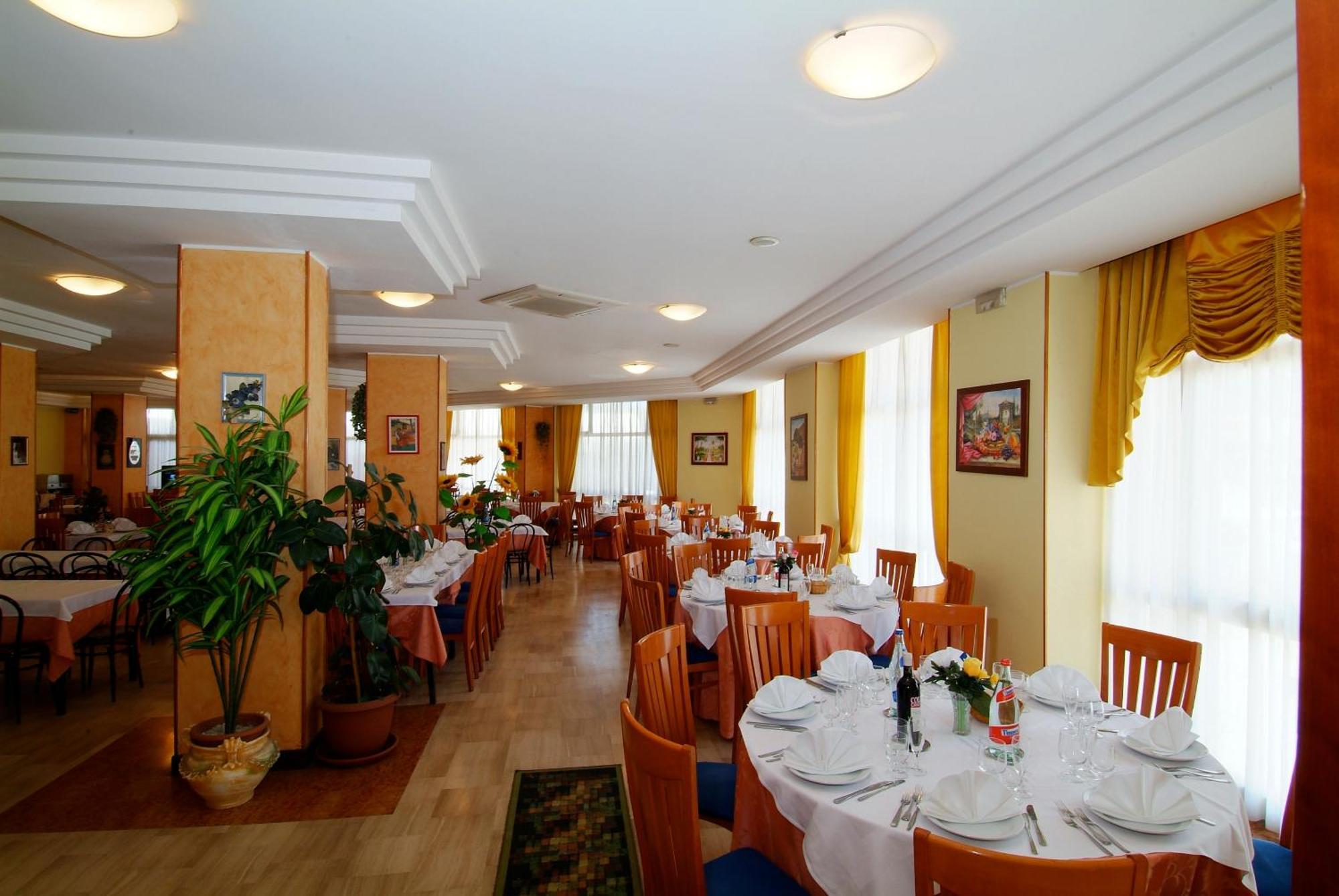 Montesilvano Marina Grand Eurhotel מראה חיצוני תמונה