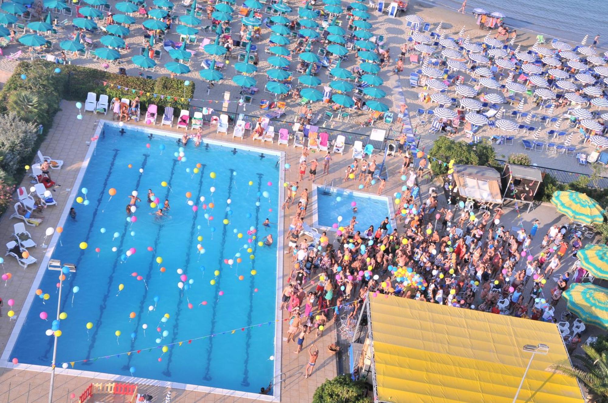Montesilvano Marina Grand Eurhotel מראה חיצוני תמונה